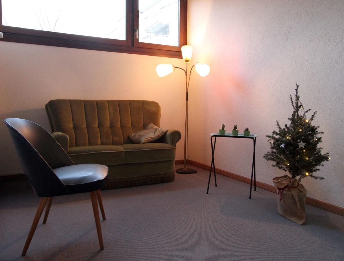 Aparthotel Holee123 *